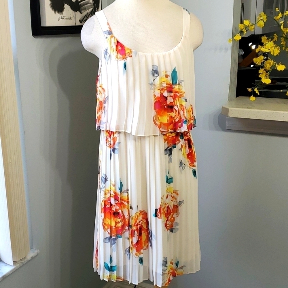 NY Collection, Adorable little pleated dress. It's very flattering. Size…